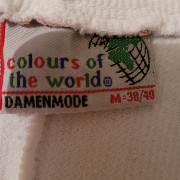 🌻 3 for $15. Colours of the World shorts. Size medium. - Picture 3 of 3